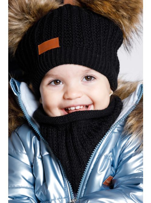 Fekete sapka-sál szett, két bolyhos